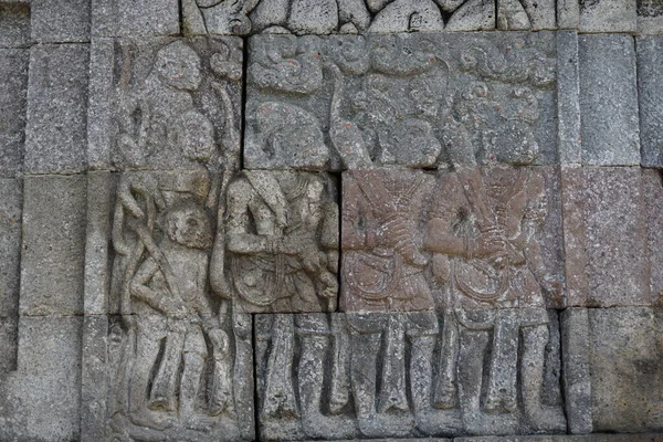 2021年4月25日インドネシア 東ジャワ州ブライタル インドネシア東ジャワ州ブライタルのペナタラン寺院の石に対する古代の救済 — ストック写真