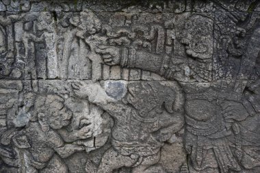 Blitar, Doğu Java, Endonezya - 25 Nisan 2021: Penataran Tapınağı, Blitar, Doğu Java Endonezya taşı üzerindeki antik rahatlama