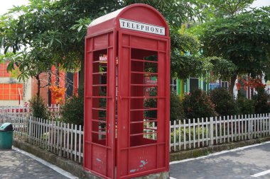 Ngancar, Kediri, Doğu Java, Endonezya 'daki Kota Mungil' deki renkli binanın manzarası