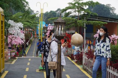 Ngancar, Kediri, Doğu Java, Endonezya 'daki Kota Mungil' deki renkli binanın manzarası