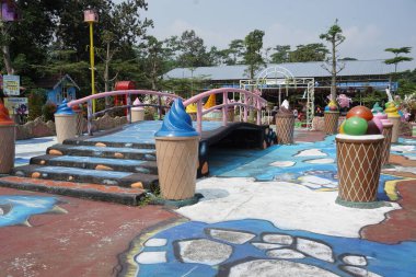 Ngancar, Kediri, Doğu Java, Endonezya 'daki Kota Mungil' de renkli bir bina.