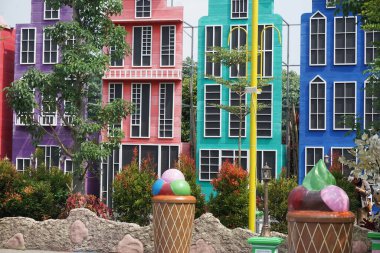 Ngancar, Kediri, Doğu Java, Endonezya 'daki Kota Mungil' de renkli bir bina.