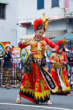 Nyi mas gamparan dance from Banten at BEN Carnival. This dance depicts the figure and personality of a princess from a kingdom.