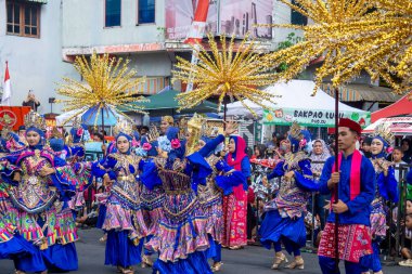 Ratu kota jakarta dance at 4th BEN Carnival. This dance depicts a confident woman in the midst of the sparkling city.