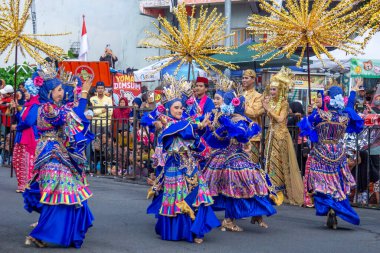 Ratu kota jakarta dance at 4th BEN Carnival. This dance depicts a confident woman in the midst of the sparkling city.