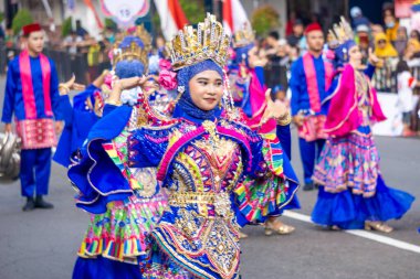 Ratu kota jakarta dance at 4th BEN Carnival. This dance depicts a confident woman in the midst of the sparkling city.