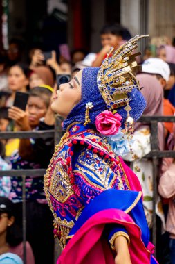 Ratu kota jakarta dance at 4th BEN Carnival. This dance depicts a confident woman in the midst of the sparkling city.