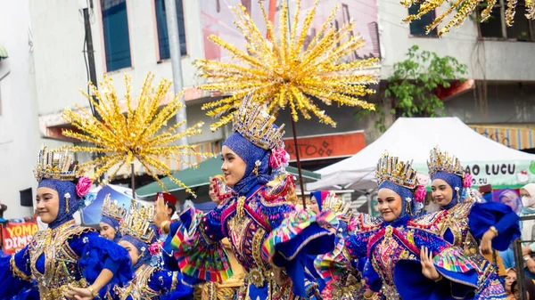 Ratu kota jakarta dance at 4th BEN Carnival. This dance depicts a confident woman in the midst of the sparkling city.