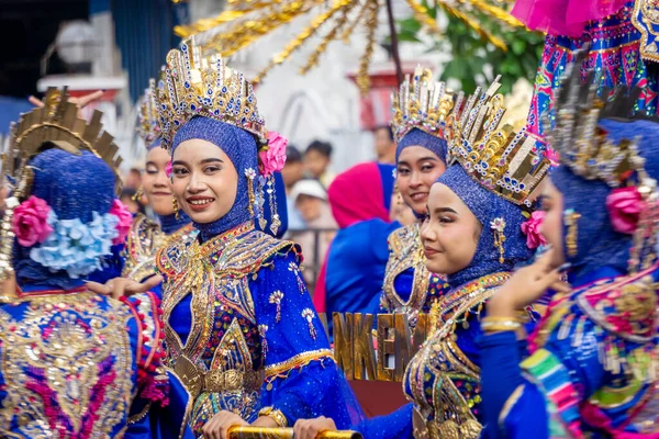 Ratu kota jakarta dance at 4th BEN Carnival. This dance depicts a confident woman in the midst of the sparkling city.
