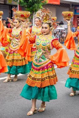 Boboka mangkup dance from West Java at 4th BEN Carnival. This dance symbolizes the meaning of life and food security through rice baskets.