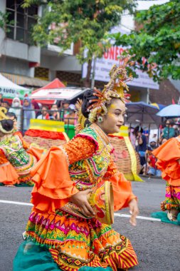Boboka mangkup dance from West Java at 4th BEN Carnival. This dance symbolizes the meaning of life and food security through rice baskets.