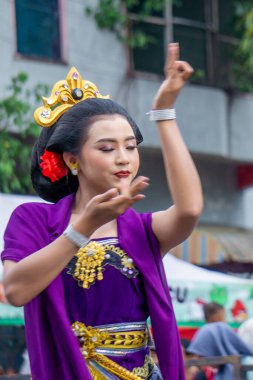 Lengger gunung sari from Central Java on the 4th BEN Carnival. This dance is a form of gratitude after a big harvest.