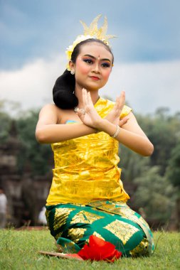 Mutiara Nusantara dansı. Bu dans kültürel çeşitlilikteki birlik ve birlikteliği tasvir eder..