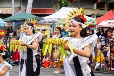 Rejang Rwa Bhineda 4. BEN Karnavalı 'nda Bali' den dans ediyor. Bu dans evrenin dengesini sembolize ediyor..