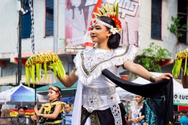 Rejang Rwa Bhineda 4. BEN Karnavalı 'nda Bali' den dans ediyor. Bu dans evrenin dengesini sembolize ediyor..