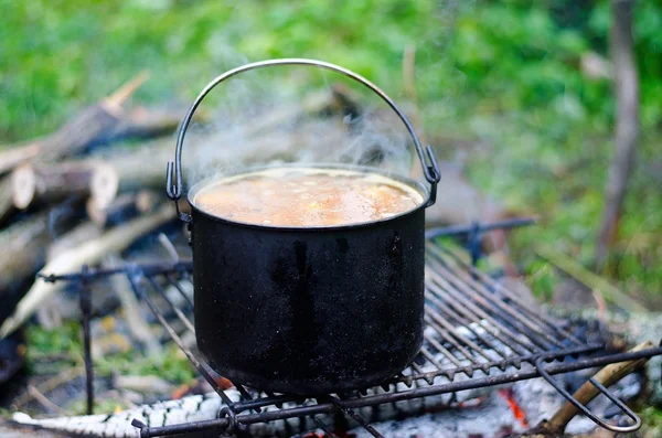 The cooking of soup on the fire — Stock Photo, Image