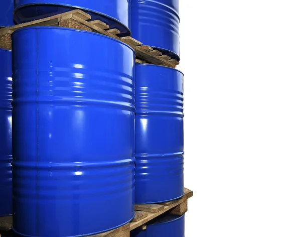 Blauwe metalen brandstofreservoirs van olie die zijn opgeslagen op de productie site isola — Stockfoto