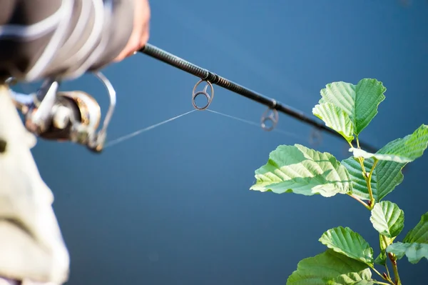 Girando nelle mani del pescatore — Foto Stock