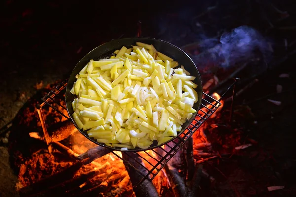 Frying chips — Stock Photo, Image