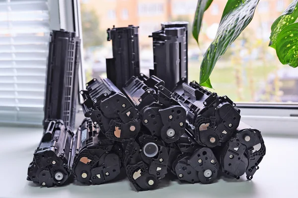 Cartridges from the printer stacked on the windowsill Office — Stock Photo, Image