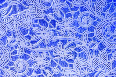 Dekoratif mavi kabartmalı çiçek deseni. Karmaşık detaylar ve desenli yüzey. Süslü tasarım dekor, el sanatları ve tasarım projeleri için uygun kusursuz bir sanatsal arkaplan oluşturur..