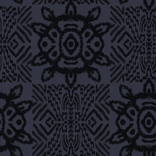 Płynne prawie czarny etniczny wzór dywan. — Zdjęcie stockowe