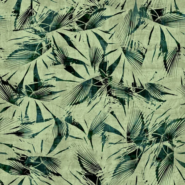 Green tropical palm tree leaves seamless pattern — Stock Photo, Image