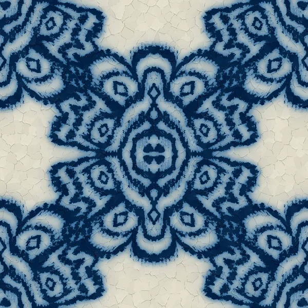 Безшовний тріснутий синьо-білий керамічний дизайн — стокове фото