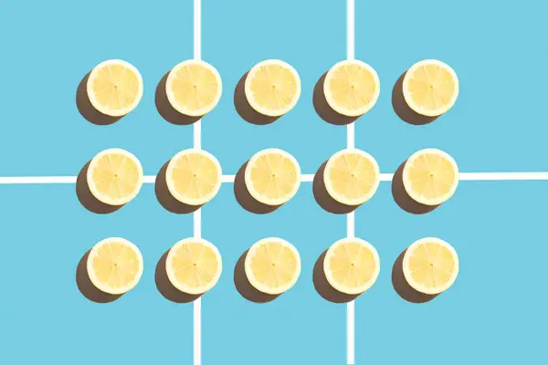 Symmetrical Composition Lemon Slices Blue Background Top View — Stock Photo, Image