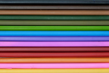 Üst üste renkli kalemler, üst manzara. Renkli arkaplan