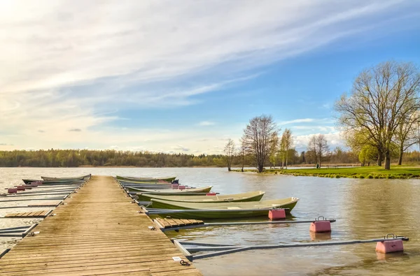 Rowboats tied to a wooden pier — Stock Photo, Image