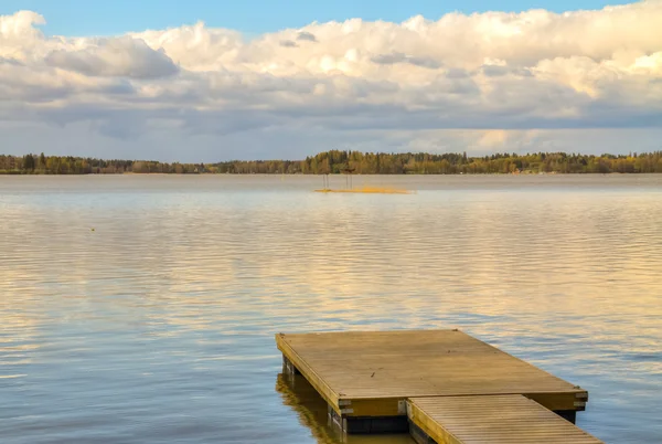 Molo di legno nel lago — Foto Stock