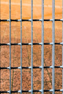 Arkasında barlar arka plan kırmızı taş döşeme