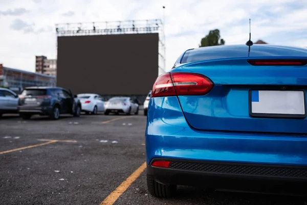 Selective focus on blue car standing on parking at autocinema — Stock Photo, Image