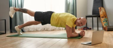 Kendini izole eden sporcu erkek, formda.