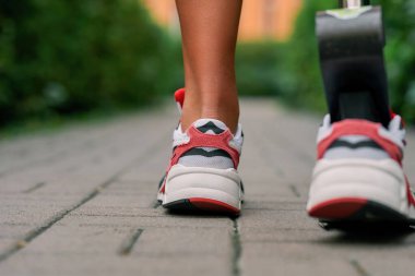 Protez bacaklı engelli sporcu