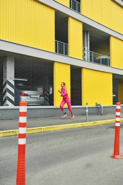 Biyonik bacaklı engelli atlet kadın