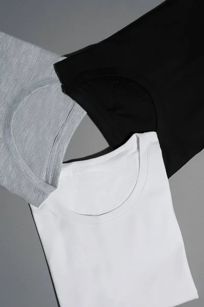 흑백, 흰색, 회색 목면 셔츠 3 벌의 컬렉션 — 스톡 사진