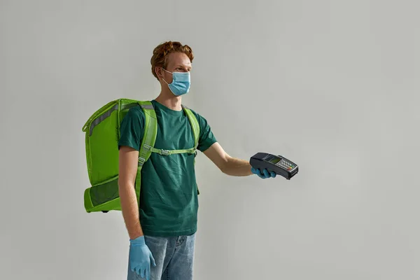 Young caucasian carrier man with refrigerator backpack — Stock Photo, Image