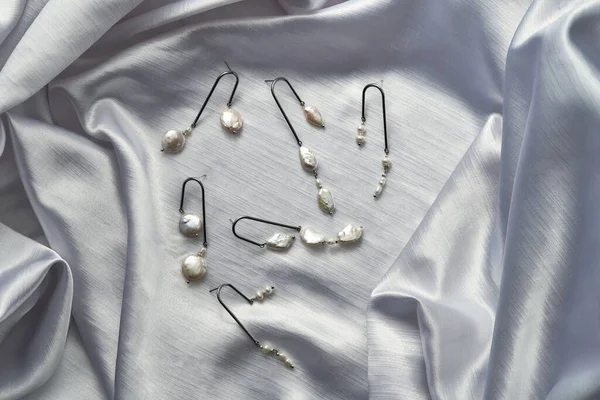 Colección de pendientes colgantes de plata con perlas naturales —  Fotos de Stock