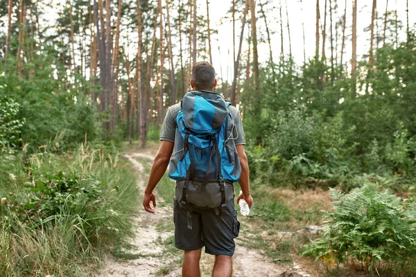Rear view of young caucasian man with tourist backpack — Stock Photo, Image