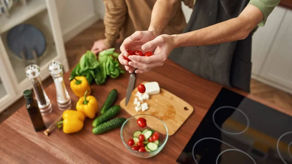 Homosexual male couple preparing salat in kitchen — Foto de Stock