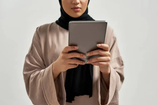 Digital tablet in young arabic woman hands — Stok fotoğraf