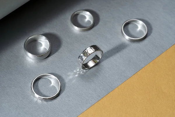 Brilhante prata esterlina anéis de noivado sortimento — Fotografia de Stock