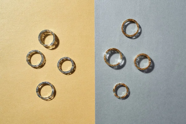 Átlátszó gyantagyűrűk kiválasztása töméssel — Stock Fotó