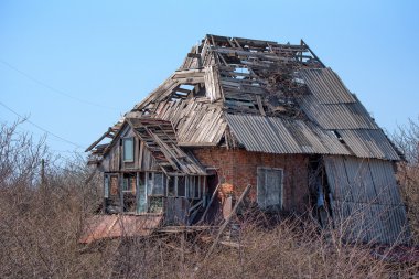 Terk Edilmiş Eski Ev