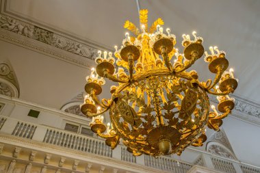 Tavanda muhteşem Barok avize