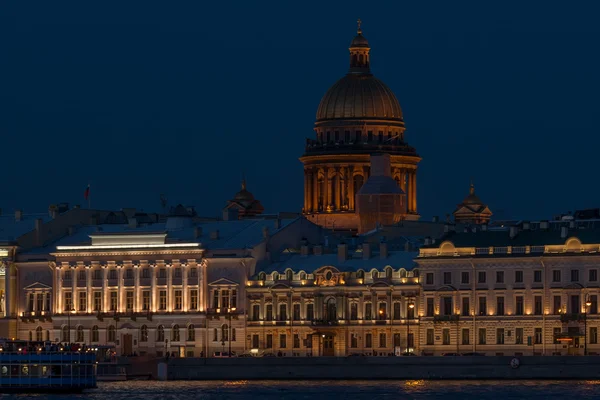 Night panorama of Palace Embankment in Petersburg — Stock Photo, Image