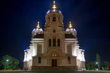 Geceleri Rus Ortodoks katedrali