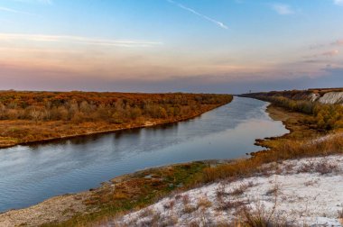 Nehrin yukarısındaki Don Nehri 'nin kıvrımları insansız hava aracından geliyor.